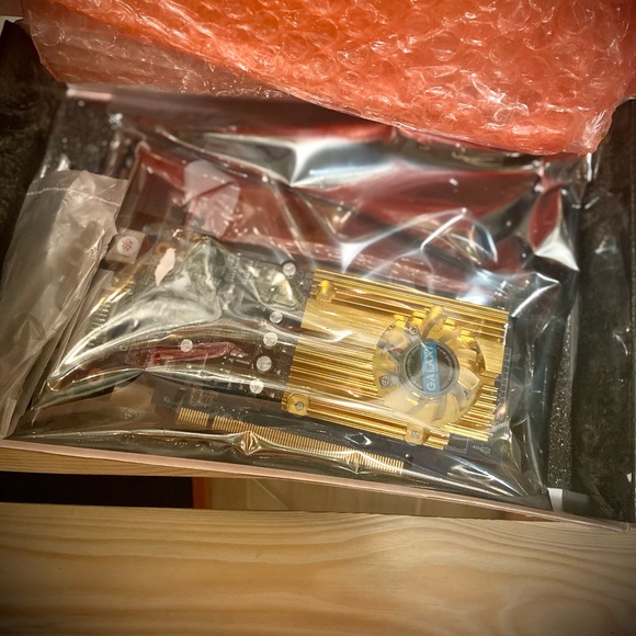 Galaxy GeForce 8400 GS 512MB Graphics Processor - Picture 3 of 3